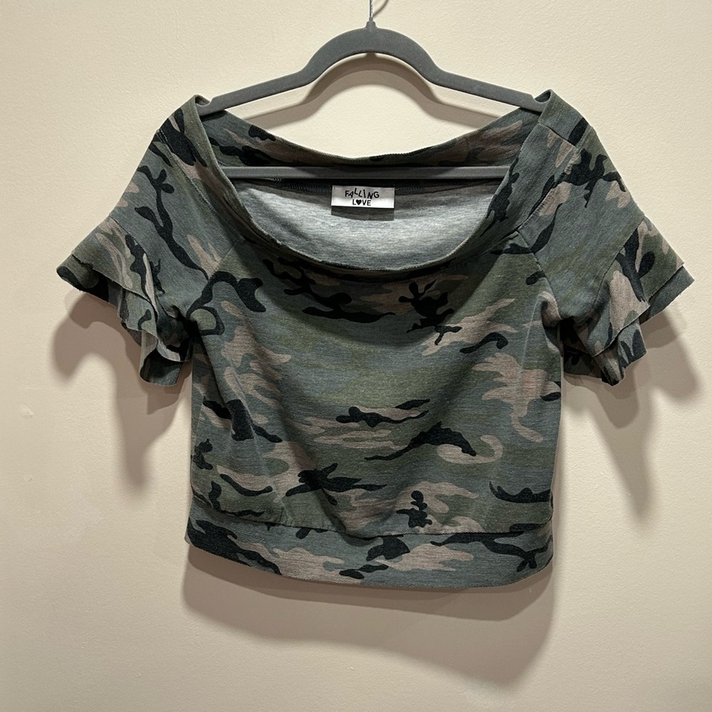 Gray and Black Camouflage Crop Top with Short Sleeves